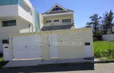 Imagem: A casa em condomínio possui 4 Dormitórios, 5 Banheiros, 2