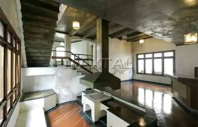 Imagem: A casa possui 5 Dormitórios, 5 Banheiros, 5 Vagas na garagem