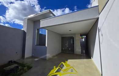 Imagem: A casa à venda possui 2 Dormitórios, 2 Banheiros, 1 Vaga na