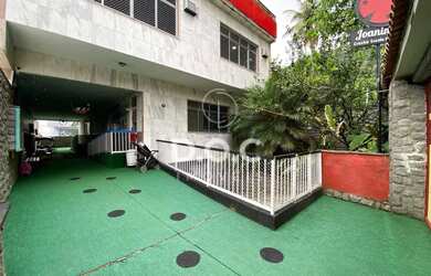 Imagem: O depósito possui 4 Vagas na garagem e 508m² de Área e está