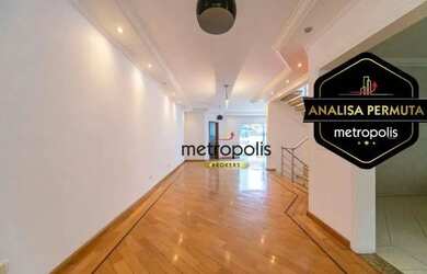 Imagem: A casa possui 3 Dormitórios, 3 Banheiros, 5 Vagas na garagem