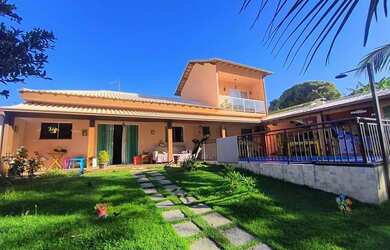 Imagem: A casa possui 3 Dormitórios, 2 Banheiros, 1 Vaga na garagem