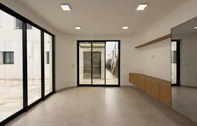 Imagem 10: Casa Sobrado em Jaú. Piscina, Churrasqueira, VarandaeÁrea de serviço