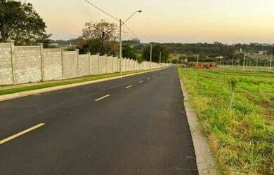 Imagem: O terreno possui 300m² de Área e está localizado em Loteamento