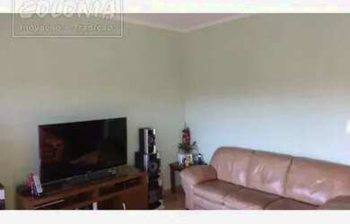 Imagem: A casa possui 3 Dormitórios, 2 Banheiros, 4 Vagas na garagem