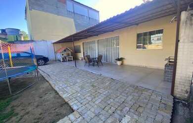 Imagem: A casa possui 2 Dormitórios, 2 Banheiros, 5 Vagas na garagem