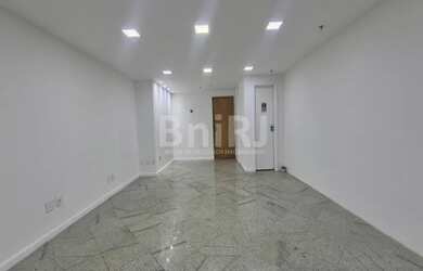 Imagem: O depósito possui 1 Vaga na garagem e 36m² de Área e está