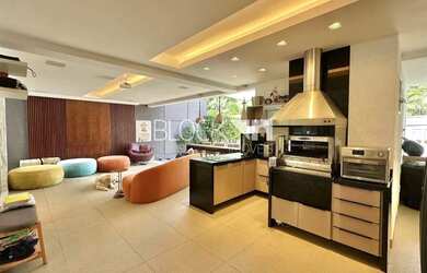 Imagem: A casa em condomínio possui 5 Dormitórios, 5 Banheiros, 3