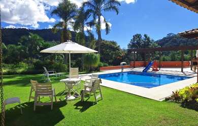 Imagem: A casa em condomínio possui 4 Dormitórios, 5 Banheiros, 4