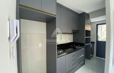 Imagem: O apartamento possui 2 Dormitórios, 1 Banheiro, 1 Vaga na garagem