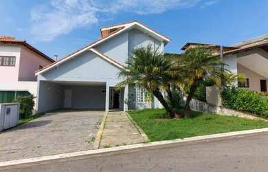 Imagem: A casa em condomínio possui 4 Dormitórios, 3 Banheiros, 4