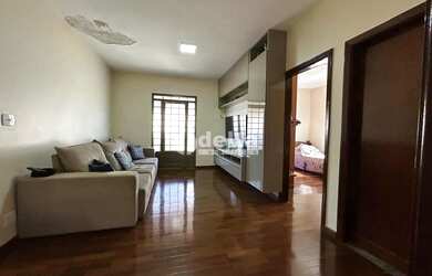 Imagem 2: Casa residencial com 4 quartos sendo 1 suíte disponível para locação...