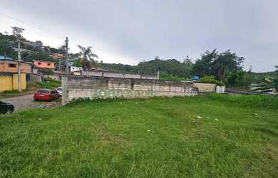 Imagem: O terreno possui 700m² de Área e está localizado em Juquitiba