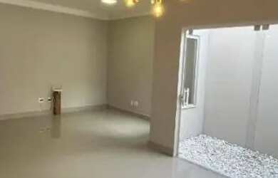 Imagem: A casa possui 3 Dormitórios, 3 Banheiros, 2 Vagas na garagem