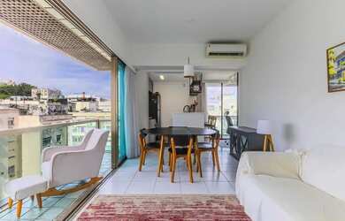 Imagem: O apartamento possui 2 Dormitórios, 2 Banheiros, 1 Vaga na