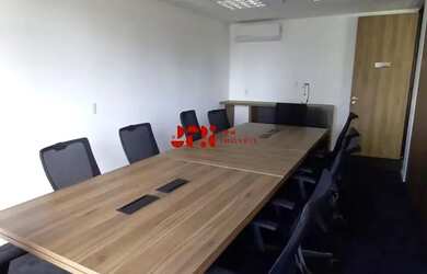 Imagem: O depósito para alugar possui 4 Vagas na garagem e 200m² de