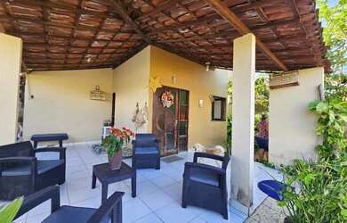 Imagem: A casa possui 3 Dormitórios, 3 Banheiros, 2 Vagas na garagem