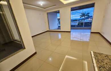 Imagem 3: Casa no Aeroporto. Varanda, Vista para o mar, Guarda roupae235m² de Área