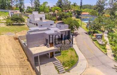 Imagem: A casa em condomínio possui 3 Dormitórios, 4 Banheiros, 4