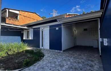 Imagem: A casa possui 2 Dormitórios, 1 Banheiro e 1 Vaga na garagem