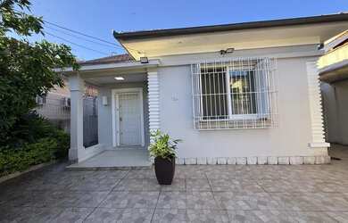 Imagem: A casa à venda possui 3 Dormitórios, 2 Banheiros, 2 Vagas