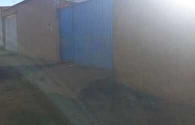 Imagem: A casa possui 2 Dormitórios, 1 Banheiro e 221m² de Área e