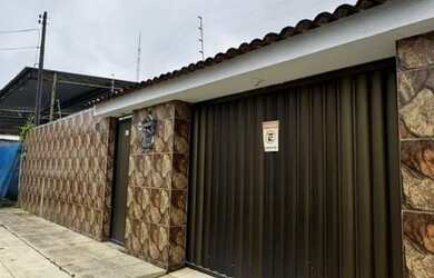 Imagem: A casa possui 3 Dormitórios, 3 Banheiros, 3 Vagas na garagem