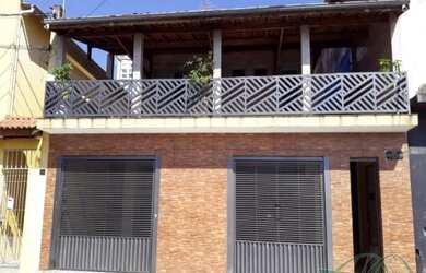 Imagem: A casa possui 2 Dormitórios, 4 Vagas na garagem e está localizado