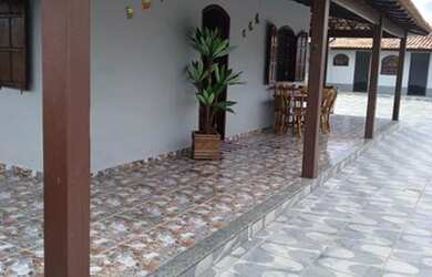 Imagem: A casa possui 4 Dormitórios, 3 Banheiros, 5 Vagas na garagem