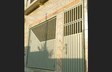 Imagem: A casa possui 3 Dormitórios, 2 Banheiros e 1 Vaga na garagem