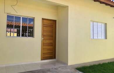 Imagem: A casa possui 2 Dormitórios, 2 Banheiros, 1 Vaga na garagem