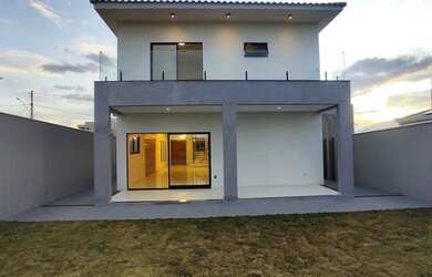 Imagem: A casa possui 4 Dormitórios, 4 Banheiros, 2 Vagas na garagem