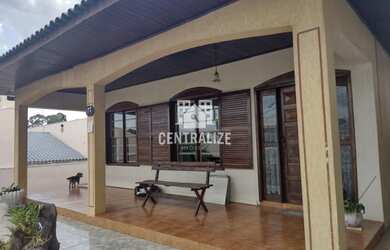 Imagem: A casa possui 3 Dormitórios, 1 Banheiro, 5 Vagas na garagem