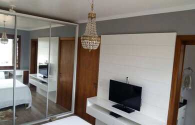 Imagem: A casa possui 2 Dormitórios, 2 Banheiros, 5 Vagas na garagem