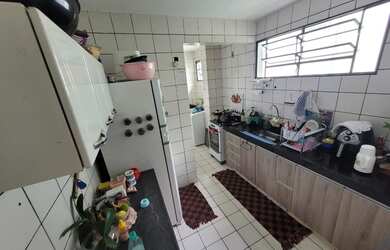 Imagem: O apartamento possui 3 Dormitórios, 1 Banheiro, 1 Vaga na garagem