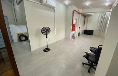 Imagem: O depósito possui 50m² de Área e está localizado em Nações