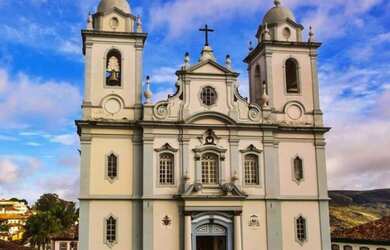 Imagem: O terreno possui 1.000m² de Área e está localizado em Diamantina