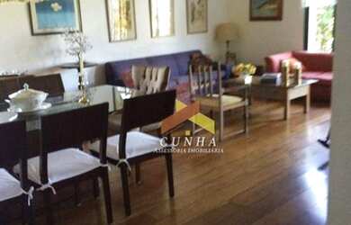 Imagem: A casa possui 4 Dormitórios, 4 Banheiros, 5 Vagas na garagem