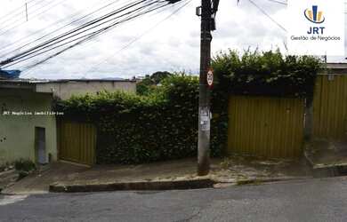 Imagem: A casa possui 4 Dormitórios, 2 Banheiros, 2 Vagas na garagem