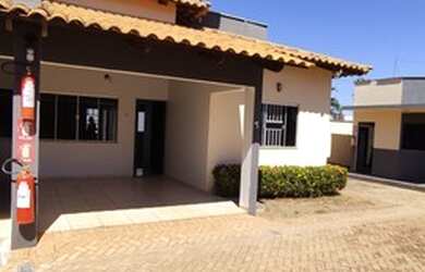 Imagem: A casa em condomínio possui 3 Dormitórios, 2 Banheiros, 2