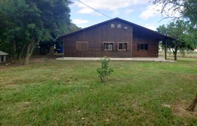 Imagem: A casa em condomínio à venda possui 3 Dormitórios, 2 Banheiros