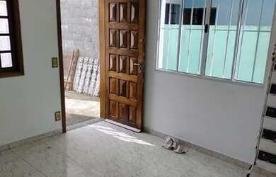 Imagem: A casa possui 2 Dormitórios, 1 Banheiro, 1 Vaga na garagem