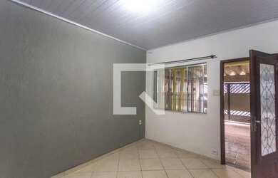 Imagem: A casa possui 2 Dormitórios, 1 Banheiro, 1 Vaga na garagem