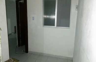 Imagem: A casa possui 2 Dormitórios e 1 Banheiro e está localizado