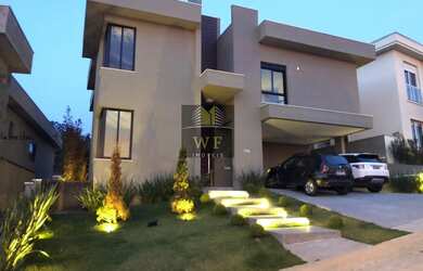 Imagem: A casa em condomínio possui 4 Dormitórios, 5 Banheiros, 4