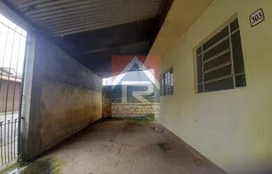 Imagem: A casa possui 1 Dormitório, 1 Banheiro, 1 Vaga na garagem e