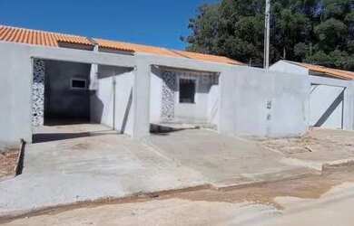 Imagem: A casa possui 2 Dormitórios, 1 Banheiro, 1 Vaga na garagem