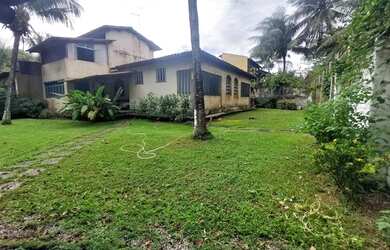 Imagem: A casa possui 4 Dormitórios, 3 Banheiros, 5 Vagas na garagem