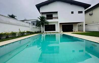 Imagem: A casa em condomínio possui 5 Dormitórios, 5 Banheiros, 4