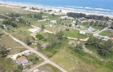 Imagem 3: Terreno de esquina a 100 metros do mar Lagoinha Norte